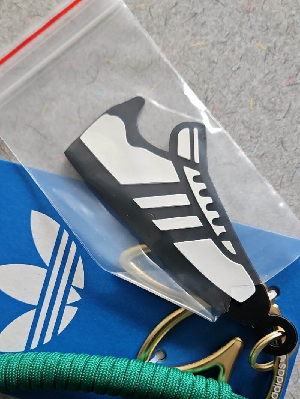 ADIDAS KEY CHAIN - Picture 5 of 12